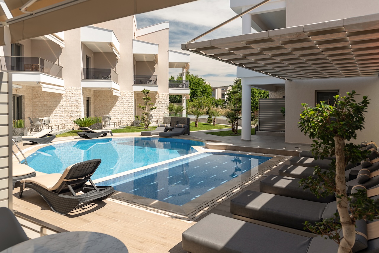 Tiara Holidays - Leon Villas - pool